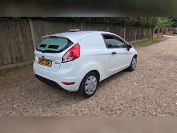 Used Ford Fiesta 2015 for sale - 78409377: Photo