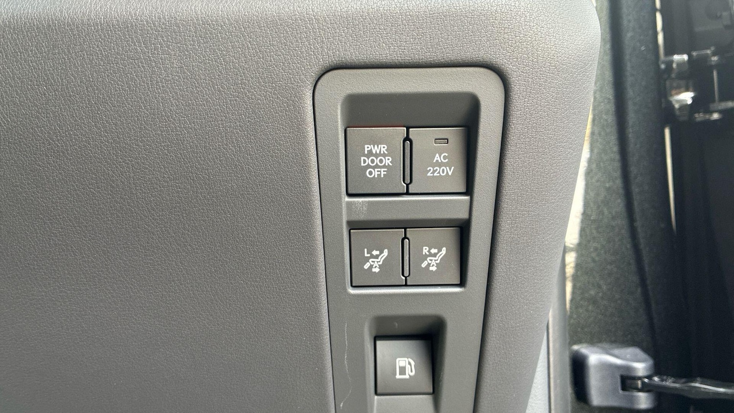 Used Lexus LM 2025 for sale - 78127814: Photo 31