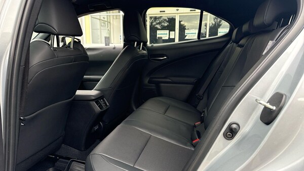 Used Lexus UX 2023 for sale - 76327283: Photo 16