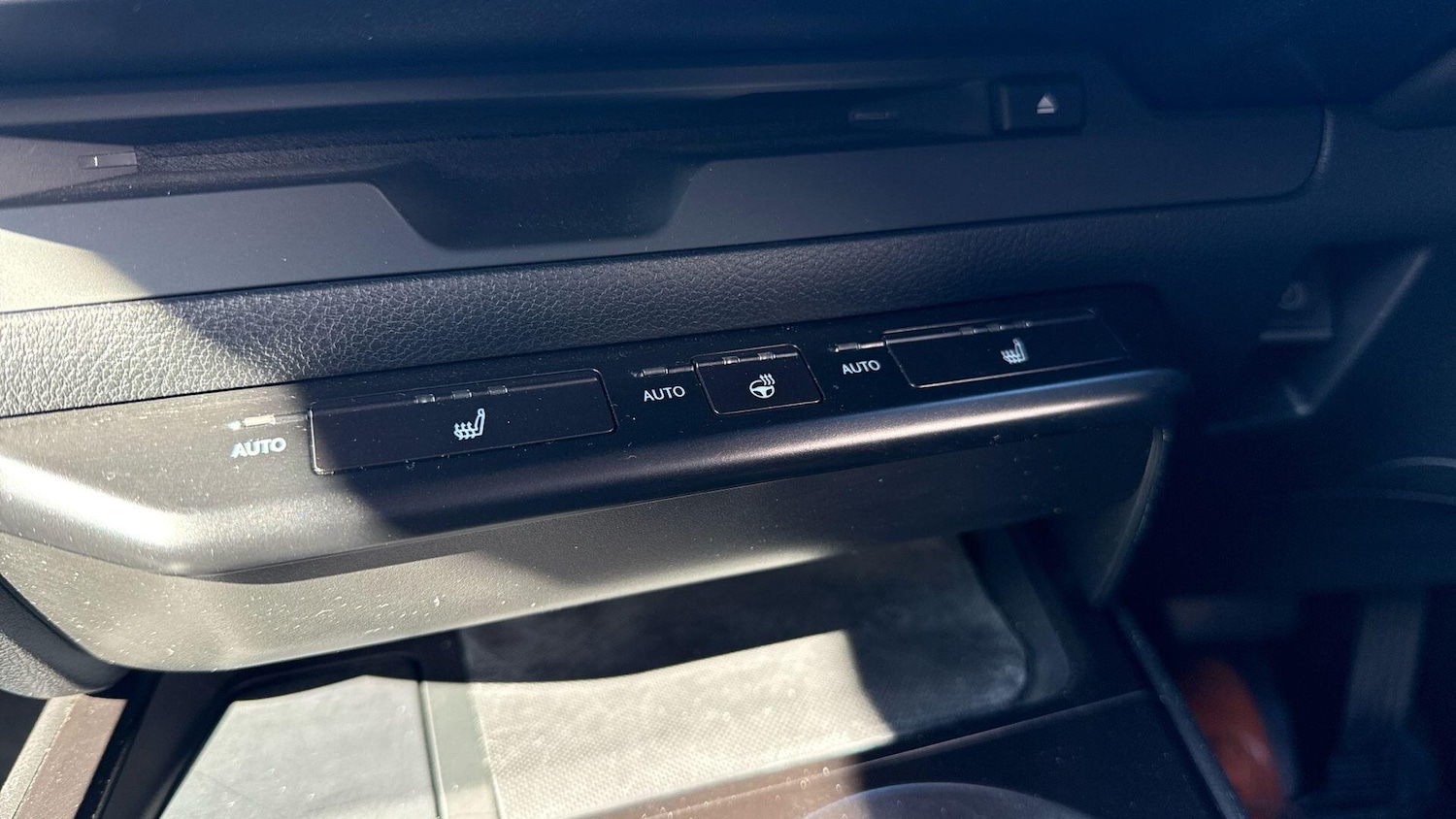 Used Lexus UX 2020 for sale - 75927619: Photo 28