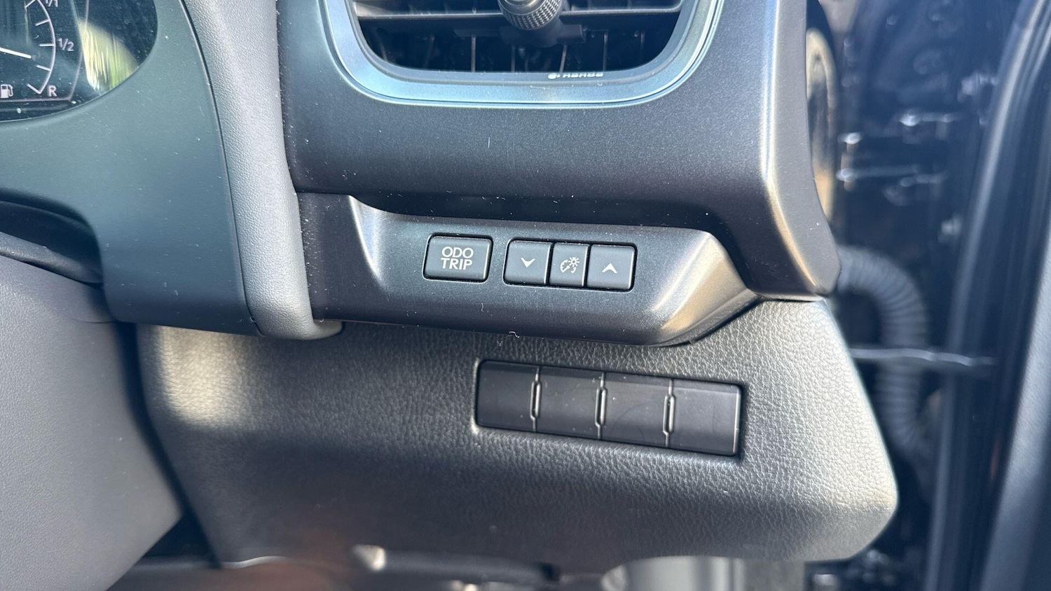 Used Lexus UX 2020 for sale - 75927619: Photo 36