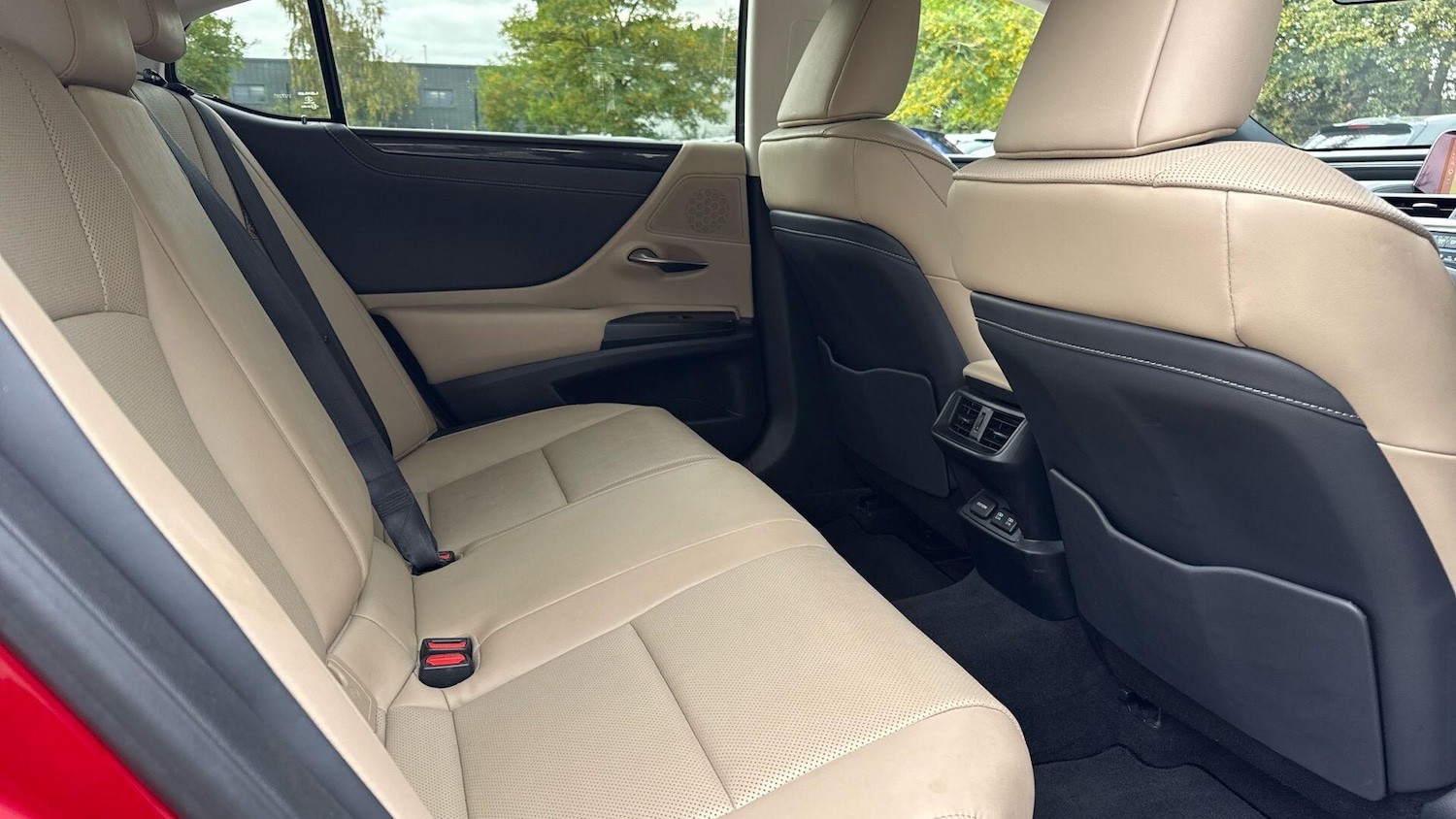 Used Lexus ES 2021 for sale - 76619603: Photo 11