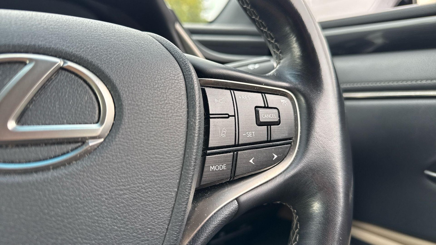 Used Lexus ES 2021 for sale - 76619603: Photo 32