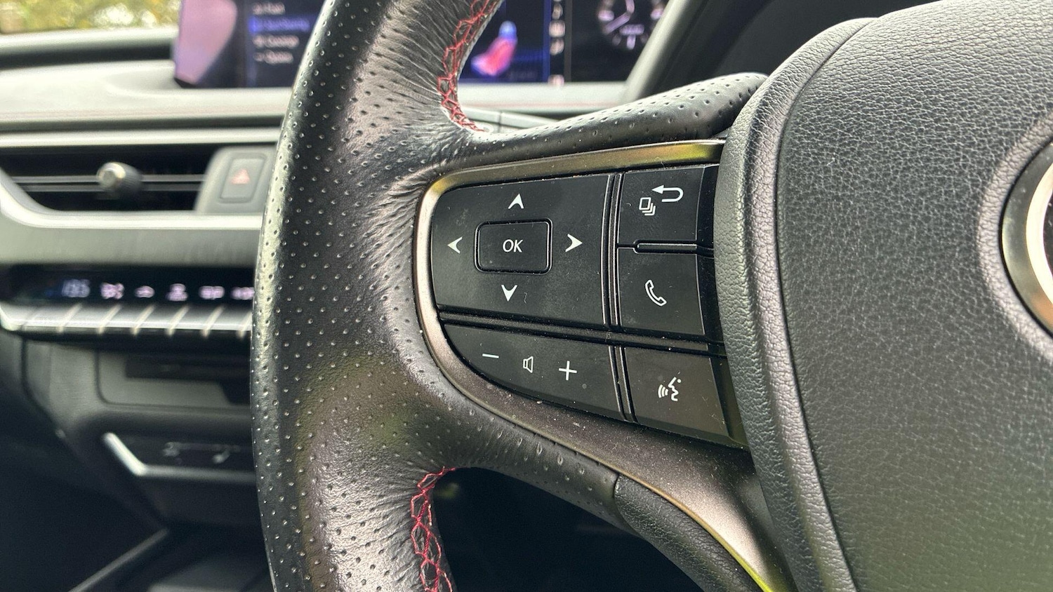 Used Lexus UX 2019 for sale - 76456615: Photo 36