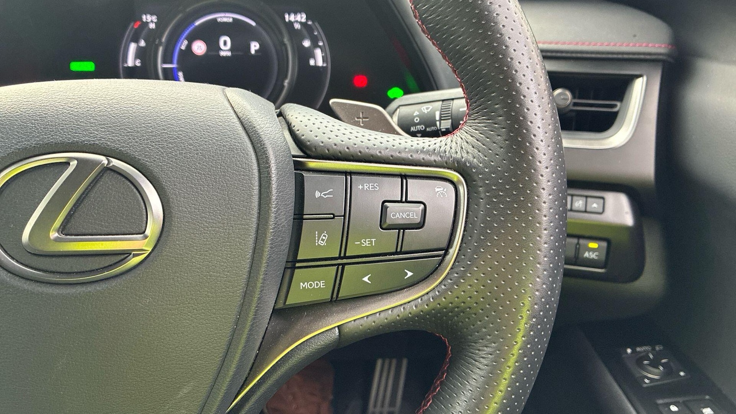 Used Lexus UX 2024 for sale - 76498581: Photo 31