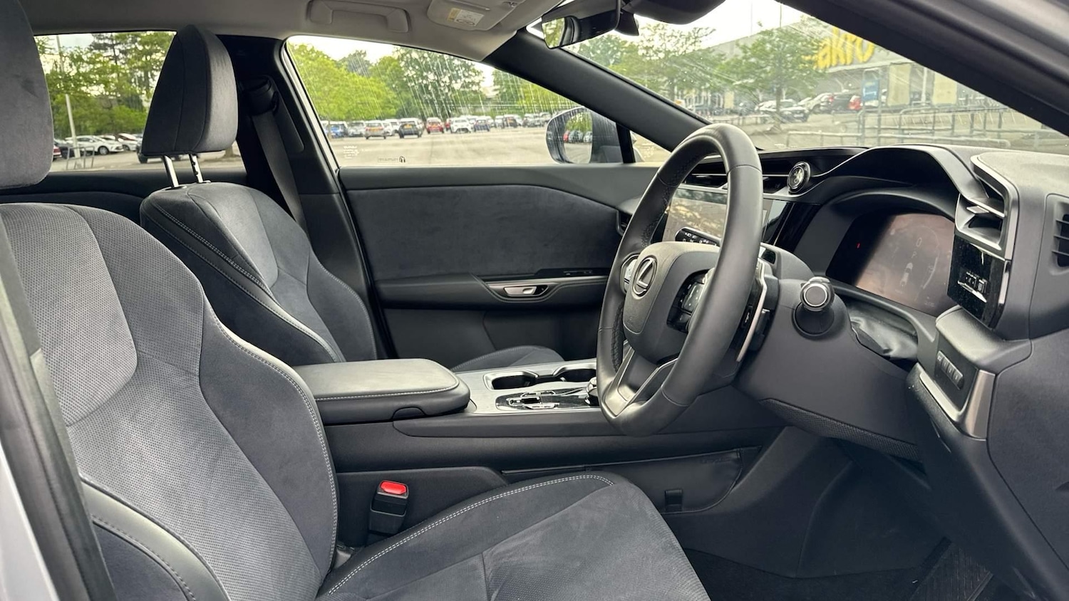 Used Lexus RZ 2023 for sale - 76866460: Photo 13