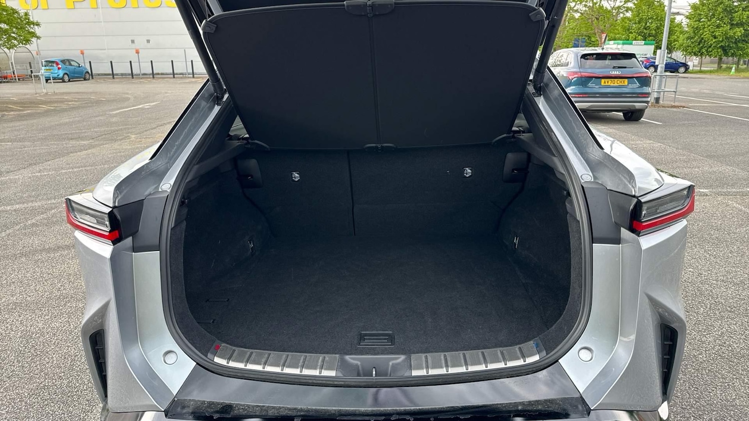 Used Lexus RZ 2023 for sale - 76866460: Photo 15