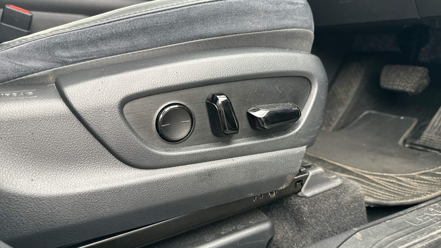 Used Lexus RZ 2023 for sale - 76866460: Photo 29