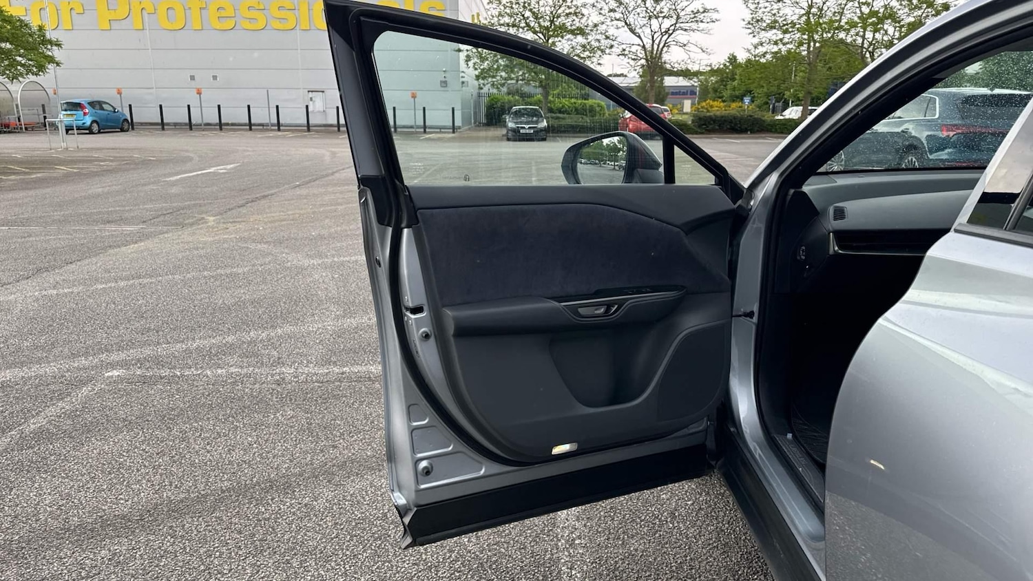 Used Lexus RZ 2023 for sale - 76866460: Photo 38