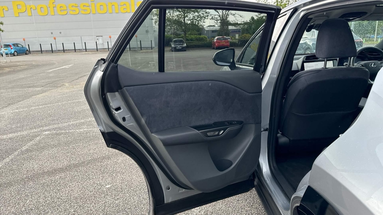 Used Lexus RZ 2023 for sale - 76866460: Photo 39