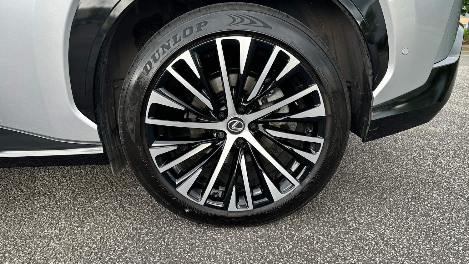 Used Lexus RZ 2023 for sale - 76866460: Photo 40