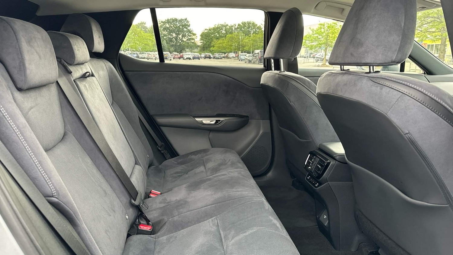 Used Lexus RZ 2023 for sale - 76866460: Photo 9