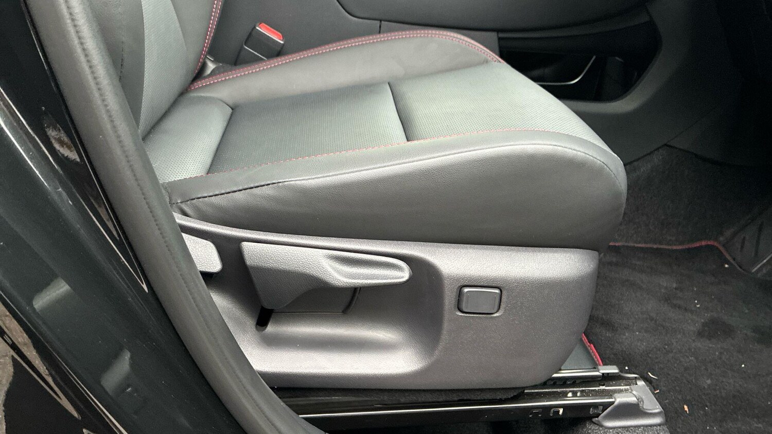 Used Lexus LBX for sale - 77705661: Photo 40