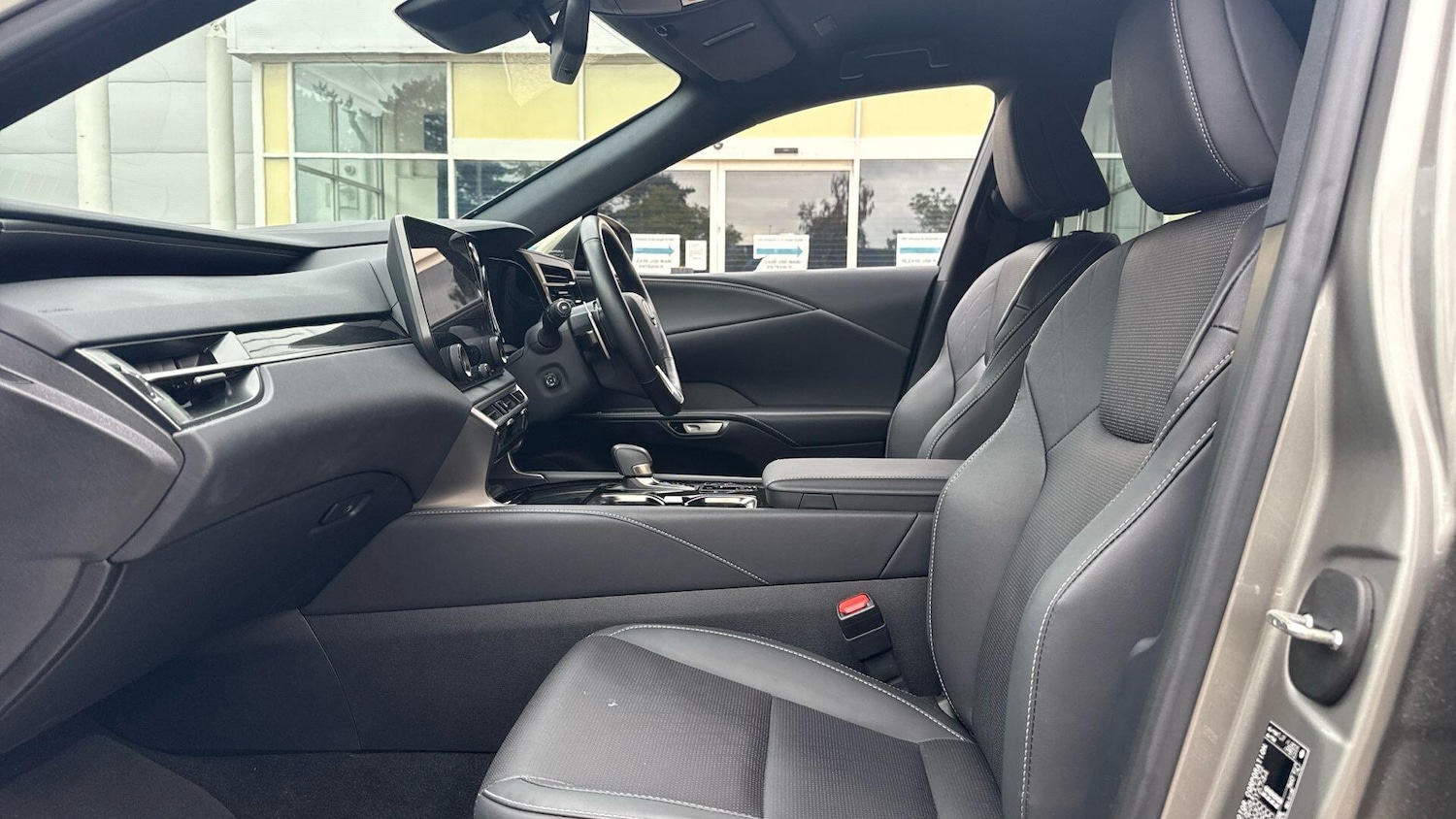 Used Lexus RX 2023 for sale - 76326129: Photo 8