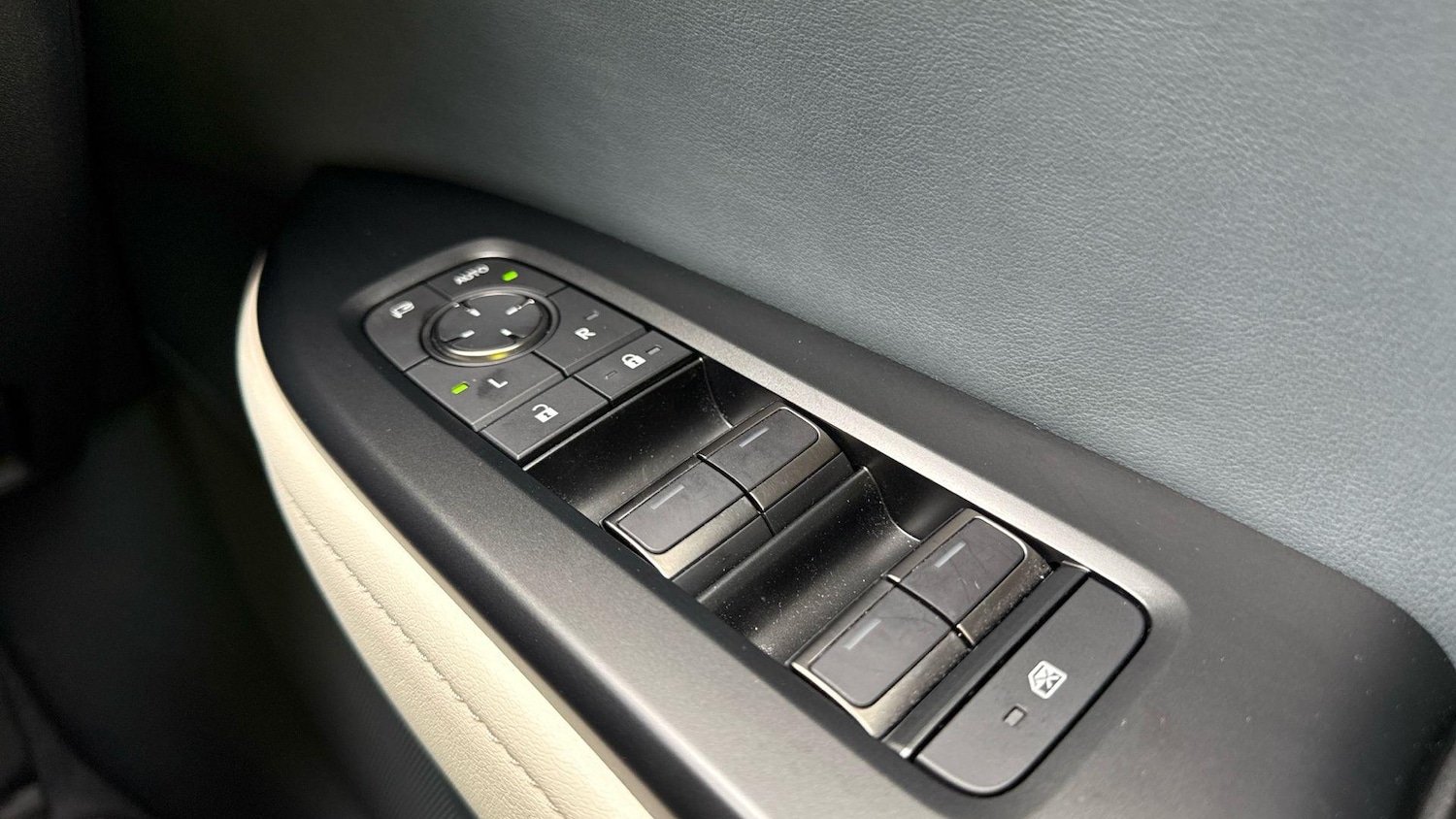 Used Lexus RZ 2024 for sale - 76912785: Photo 24