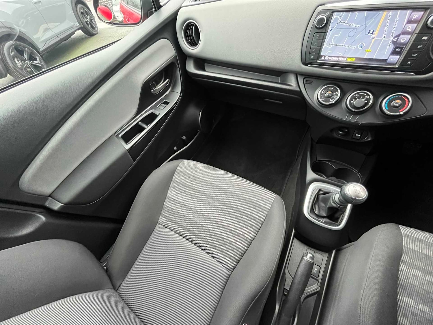 Used Toyota Yaris 2016 for sale - 77404820: Photo 40