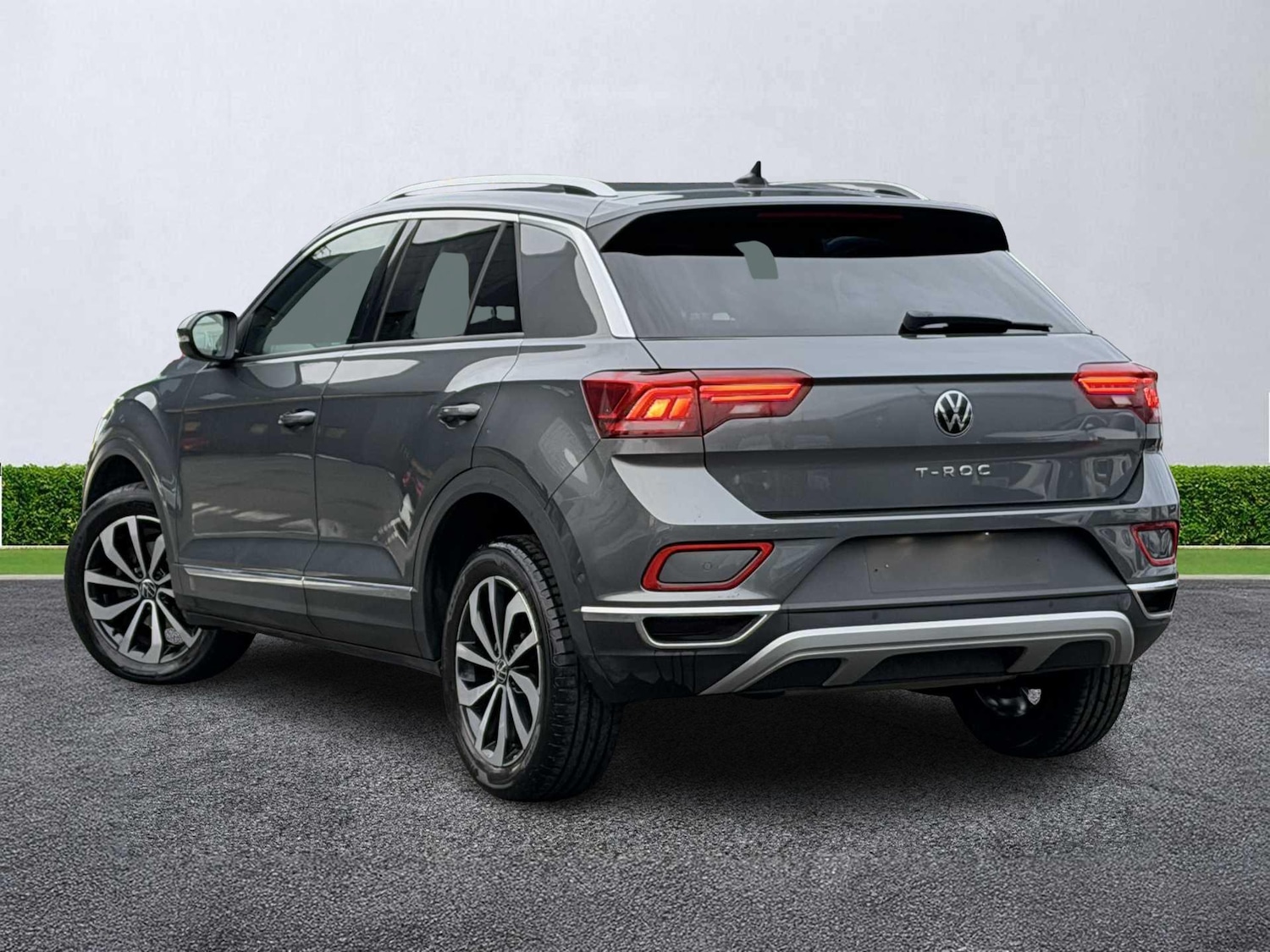 Used Volkswagen T-Roc 2022 for sale - 76497254: Photo 2