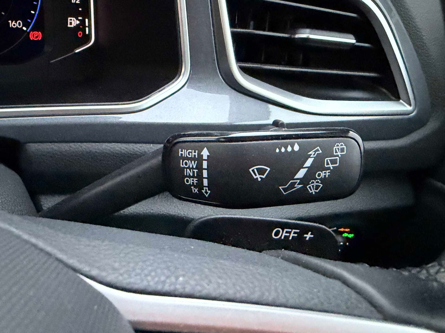 Used Volkswagen T-Roc 2022 for sale - 76497254: Photo 32