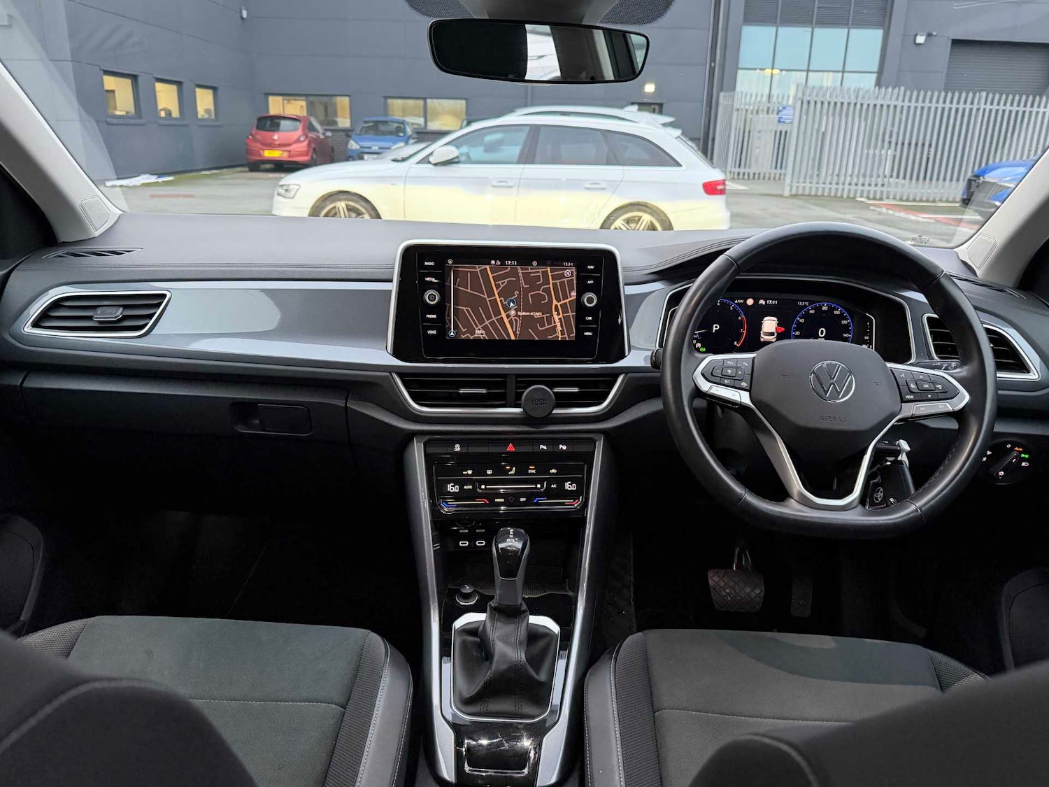 Used Volkswagen T-Roc 2022 for sale - 76497254: Photo 8