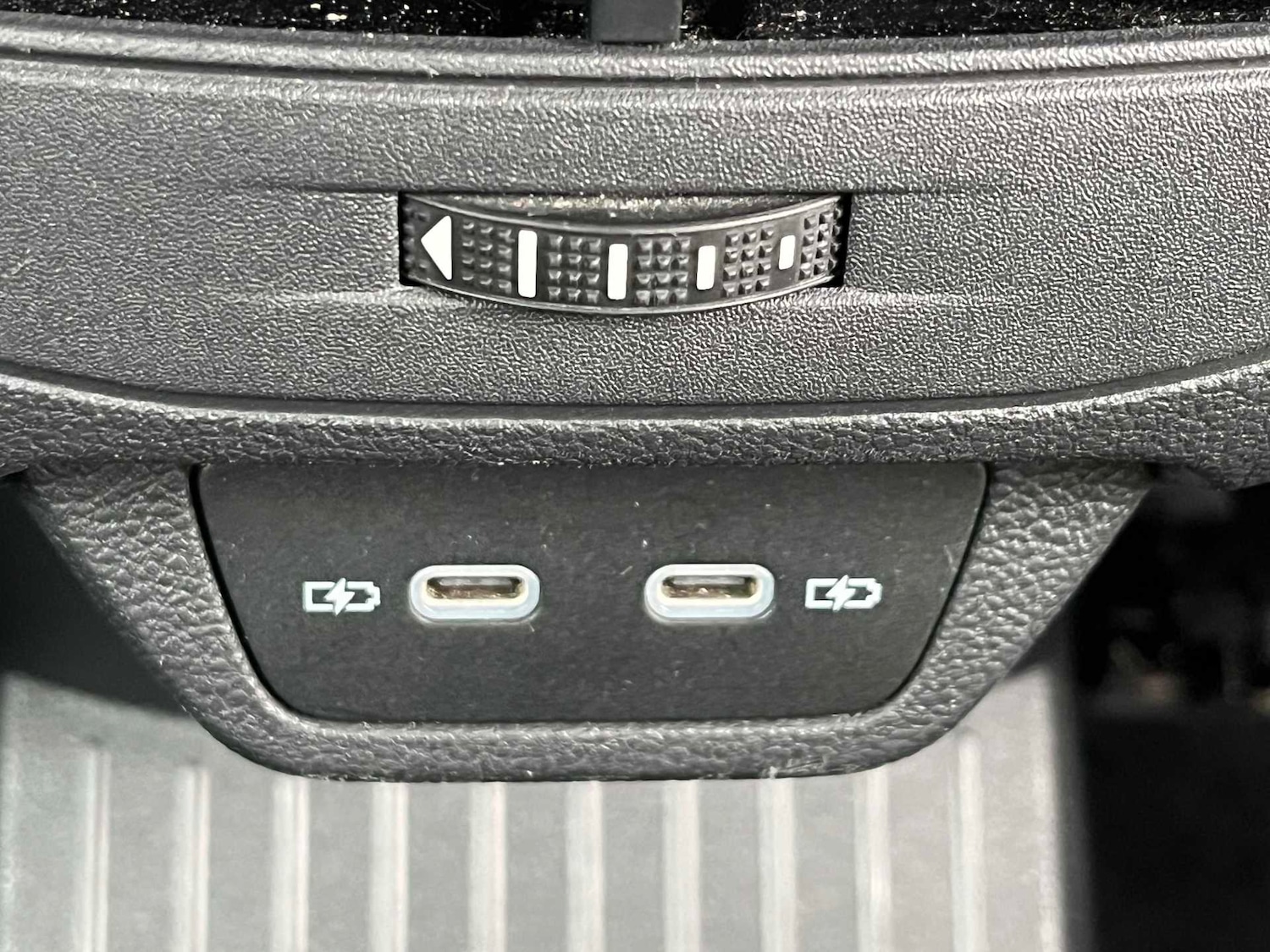 Used Volkswagen T-Roc 2022 for sale - 77701329: Photo 42