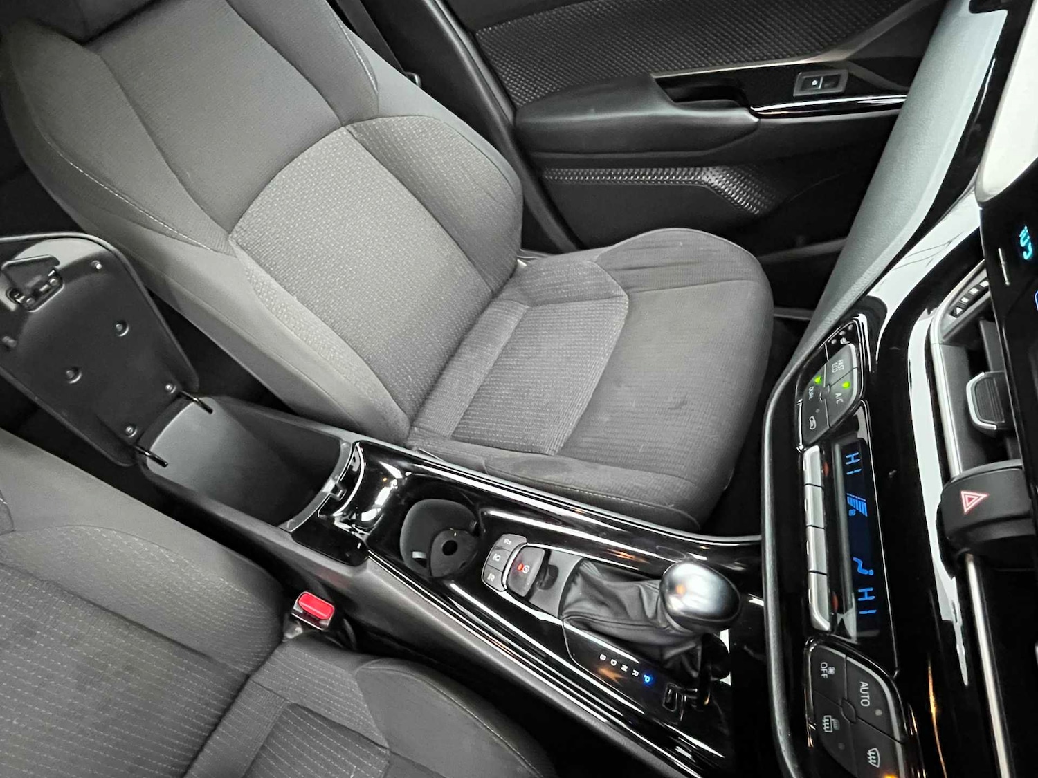 Used Toyota C-HR 2019 for sale - 77980057: Photo 26