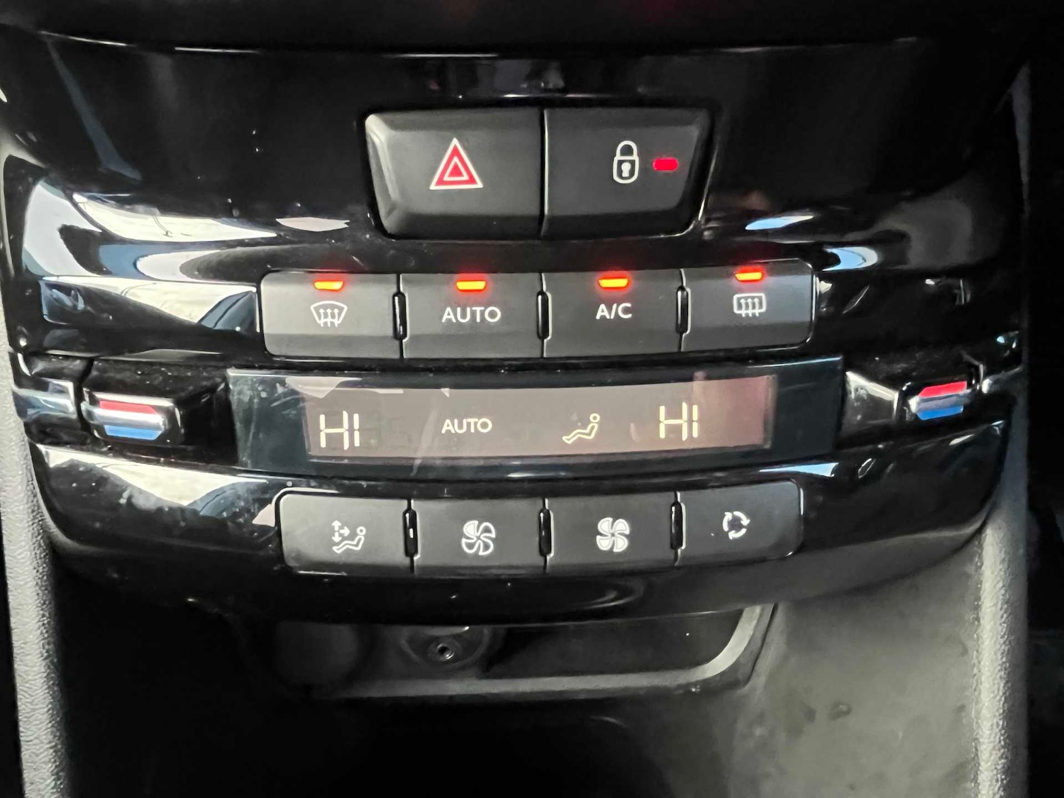 Used Peugeot 2008 2016 for sale - 77201356: Photo 27