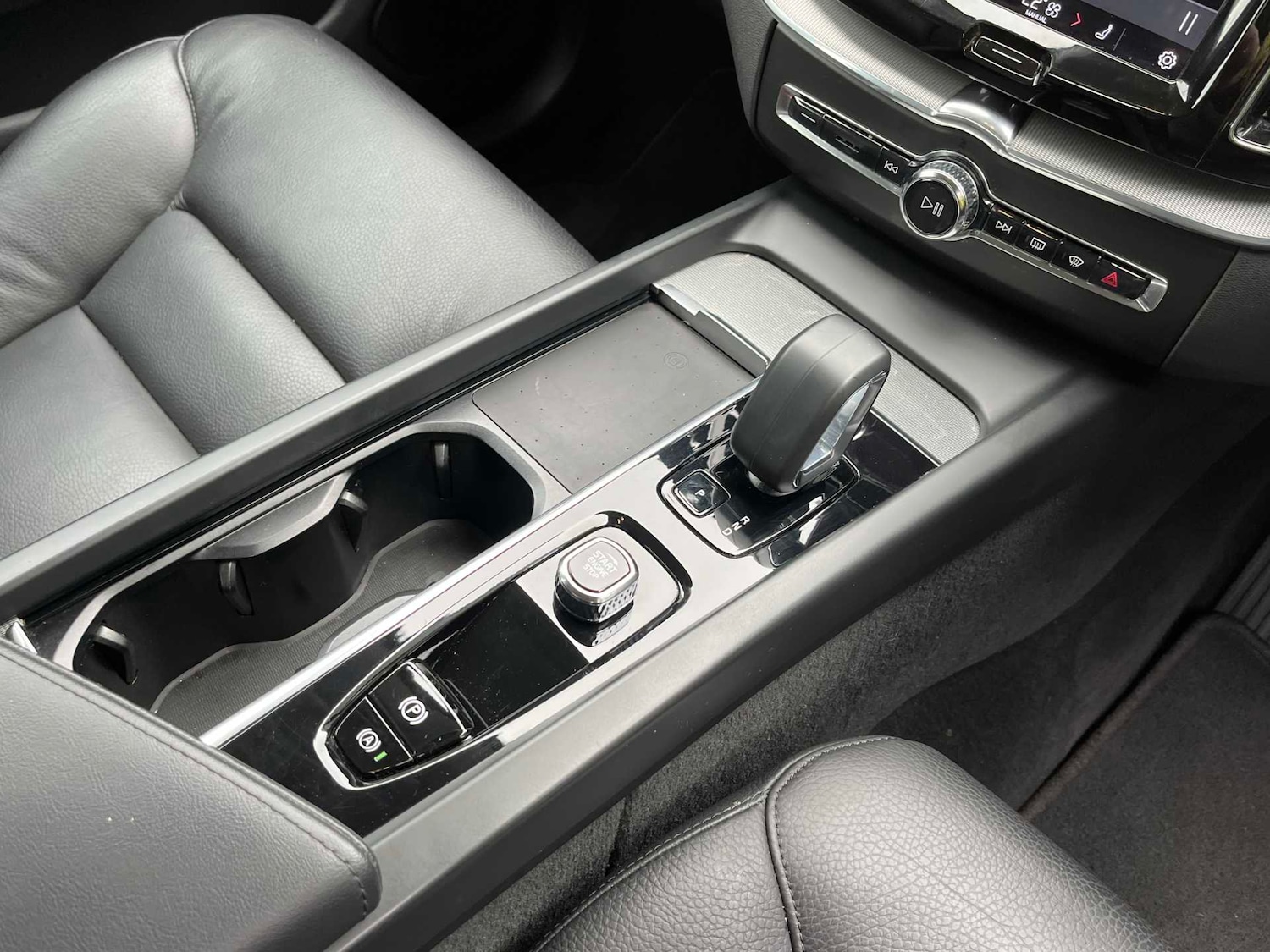 Used Volvo XC60 2022 for sale - 78026124: Photo 10