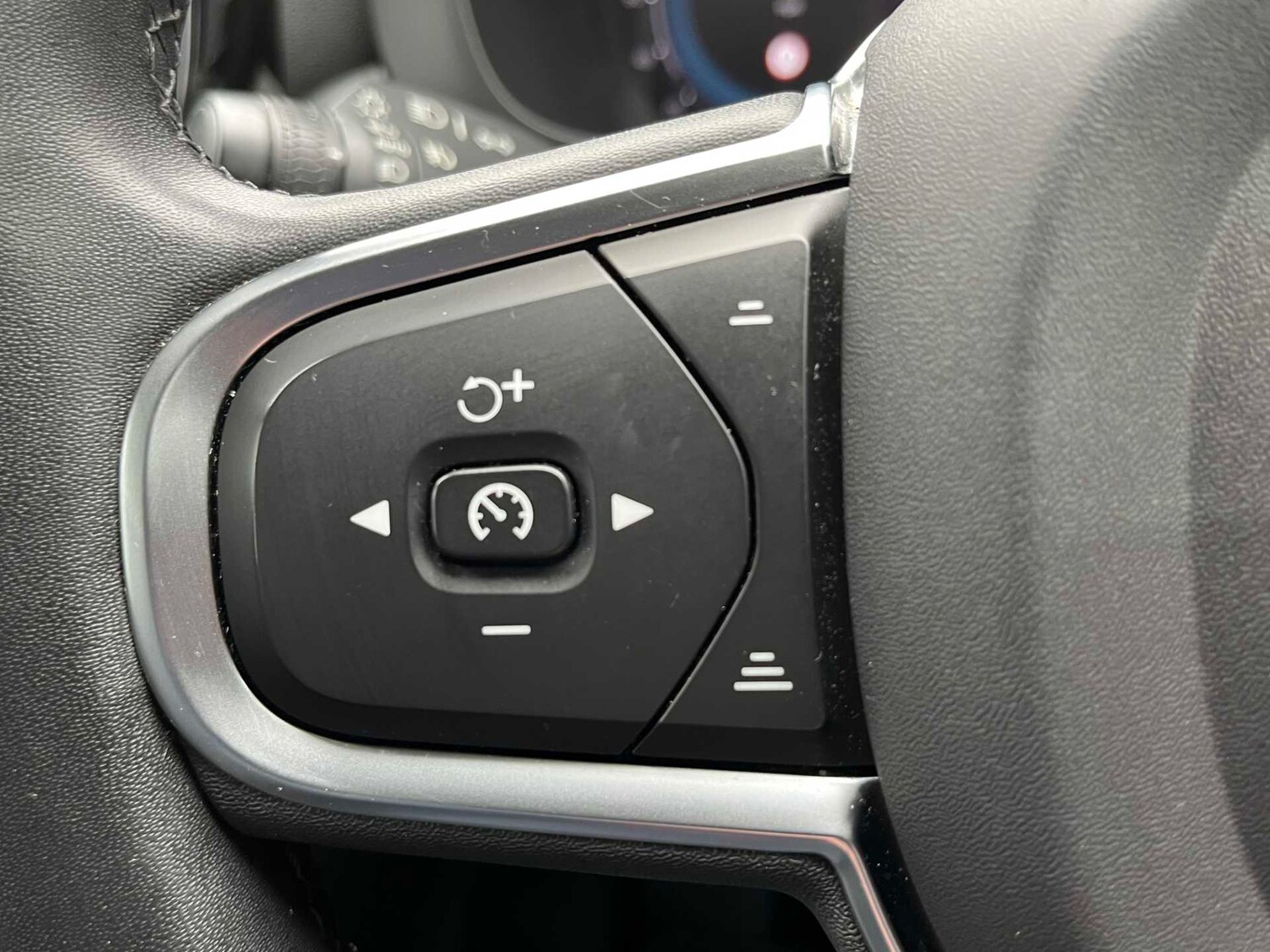 Used Volvo XC60 2022 for sale - 78026124: Photo 35