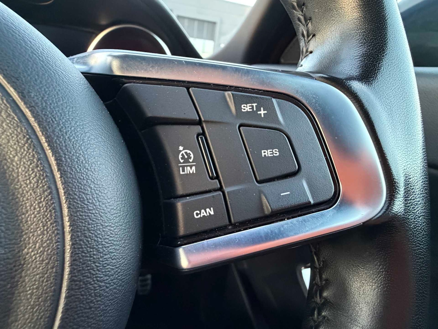 Used Jaguar E-Pace 2019 for sale - 76785218: Photo 34