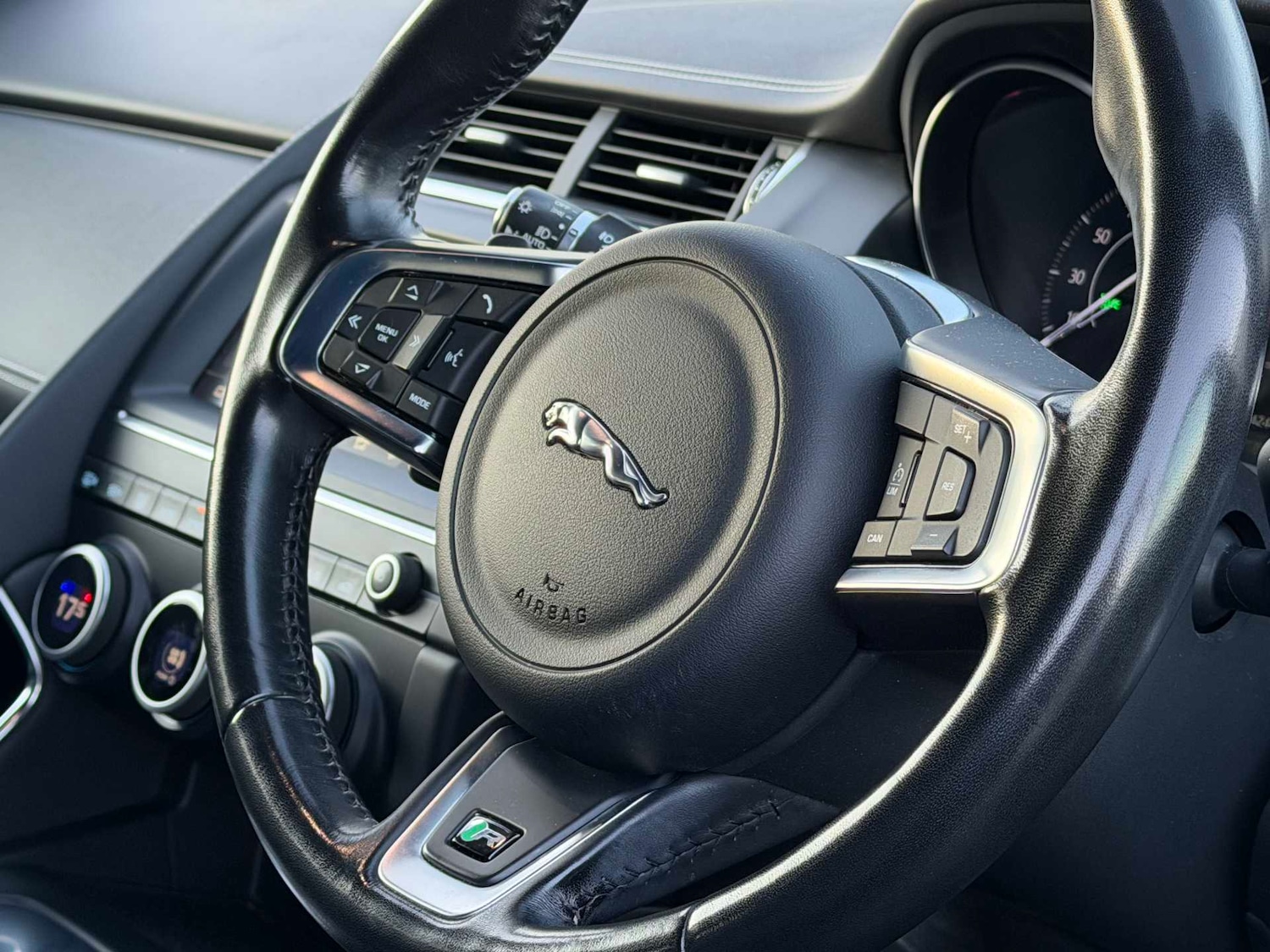 Used Jaguar E-Pace 2019 for sale - 76785218: Photo 37