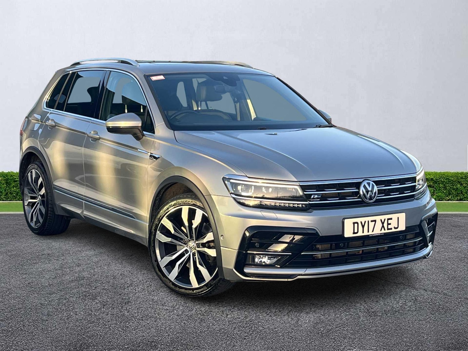 Used Volkswagen Tiguan 2017 for sale - 76864014: Photo 1