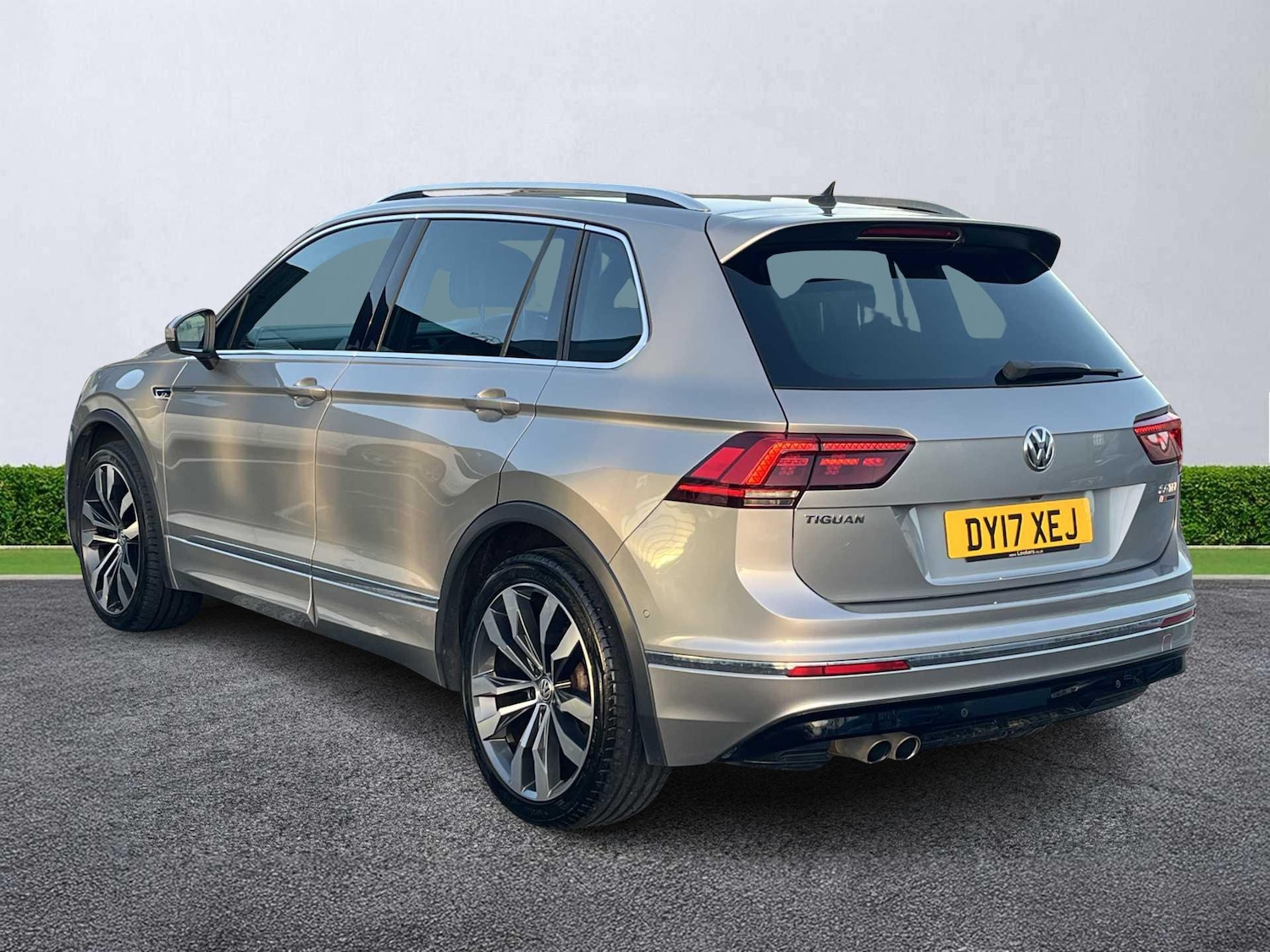 Used Volkswagen Tiguan 2017 for sale - 76864014: Photo 2