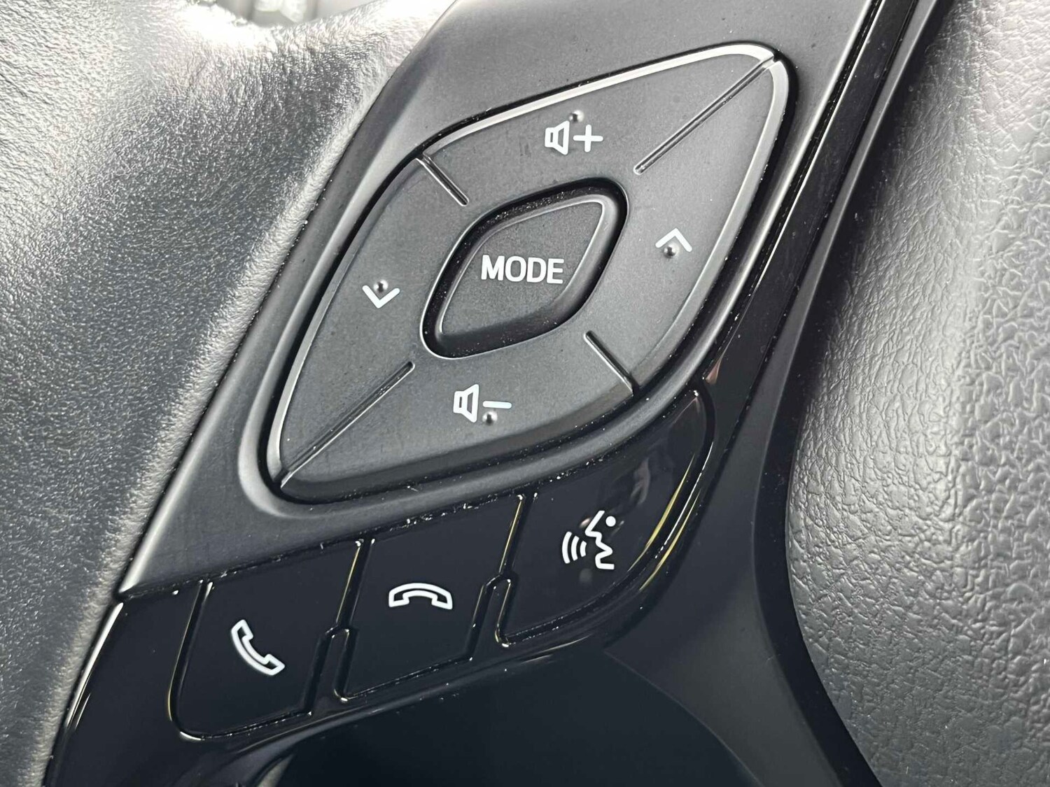 Used Toyota C-HR 2021 for sale - 78192012: Photo 24