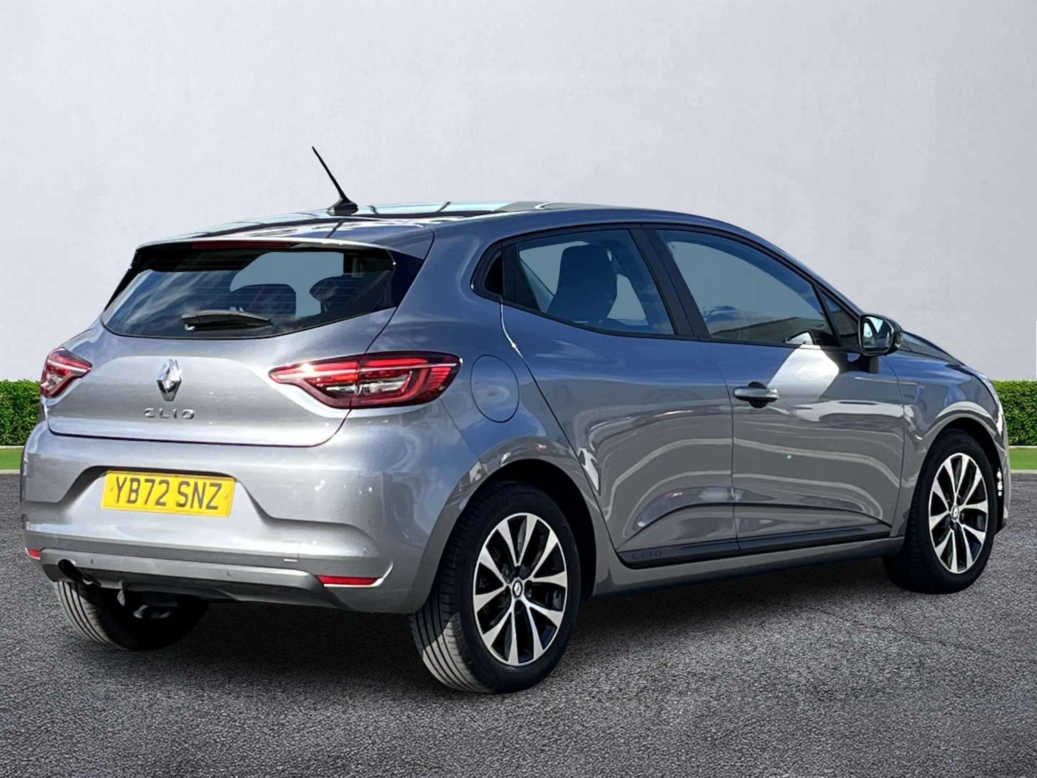 Used Renault Clio 2023 for sale - 78192135: Photo 2
