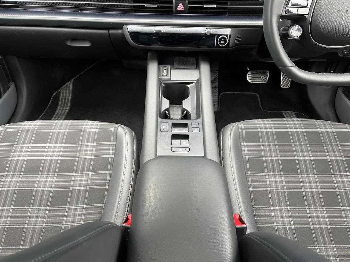 Used Hyundai IONIQ 6 2023 for sale - 76402456: Photo 14