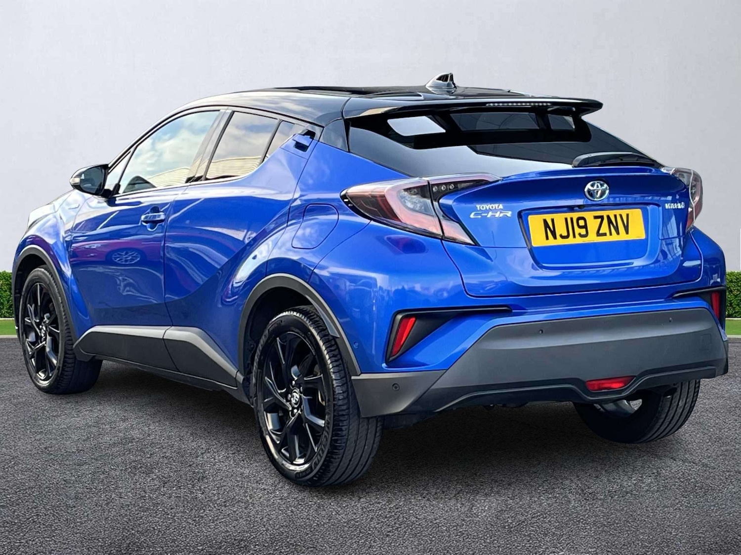 Used Toyota C-HR 2019 for sale - 78196193: Photo 2