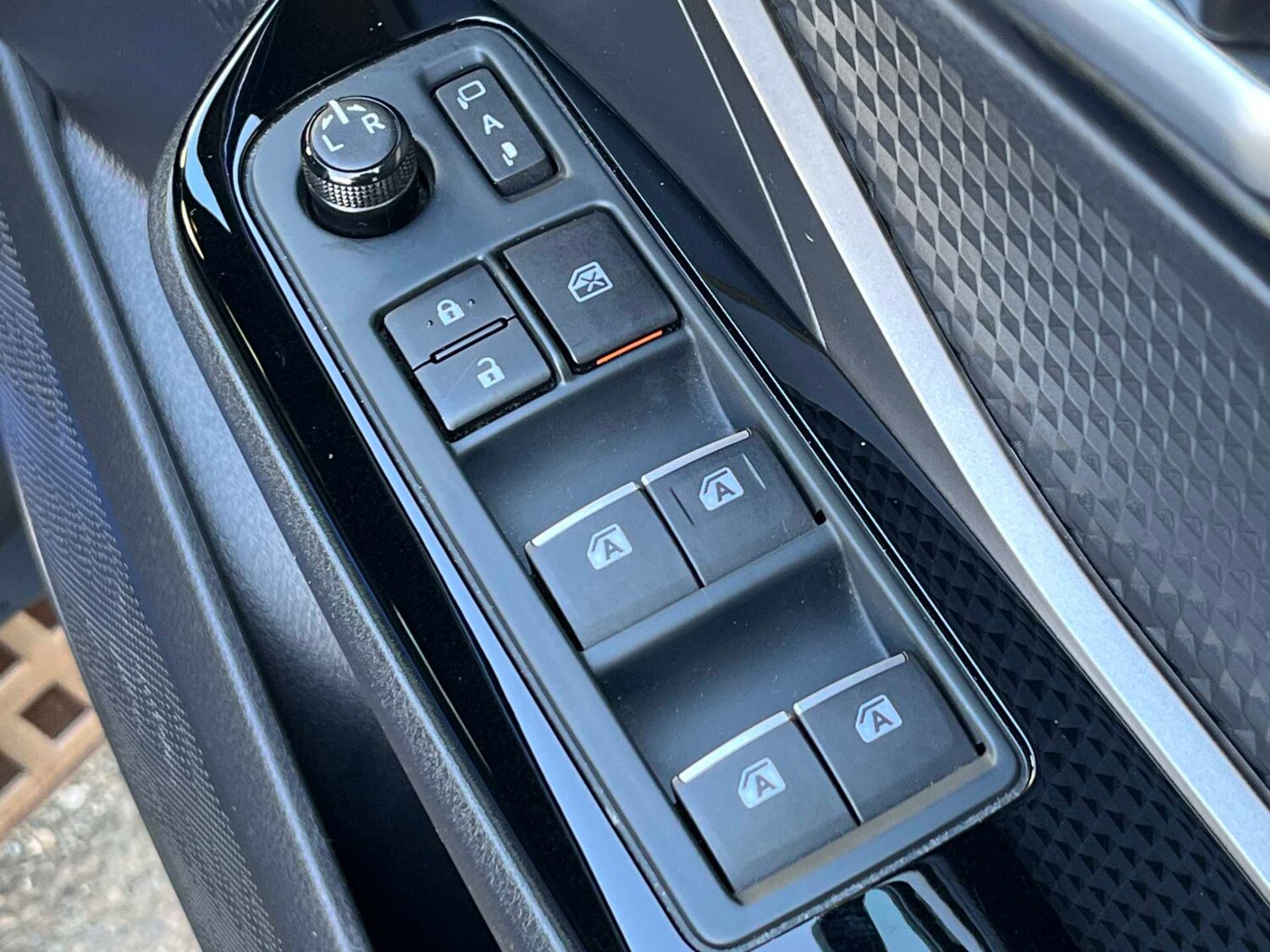 Used Toyota C-HR 2019 for sale - 78196193: Photo 26