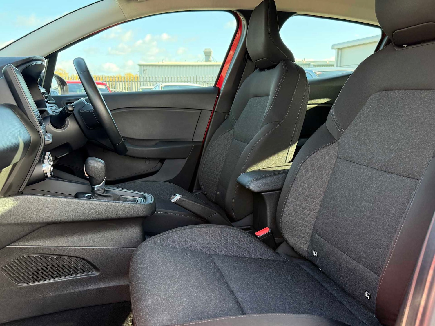 Used Renault Clio 2022 for sale - 76392473: Photo 22