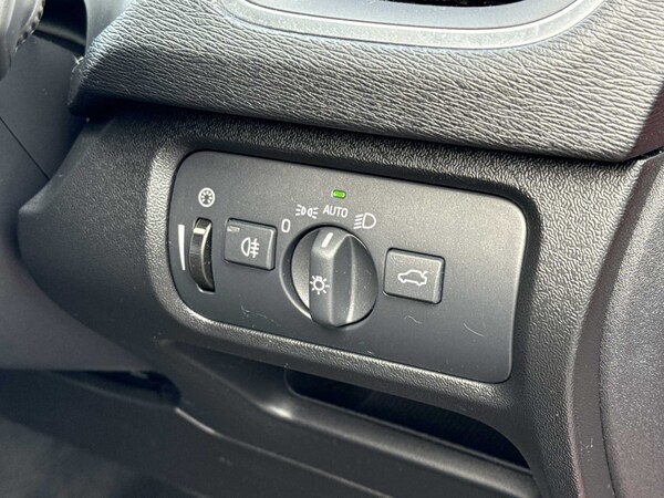 Used Volvo V40 2019 for sale - 75512902: Photo 40