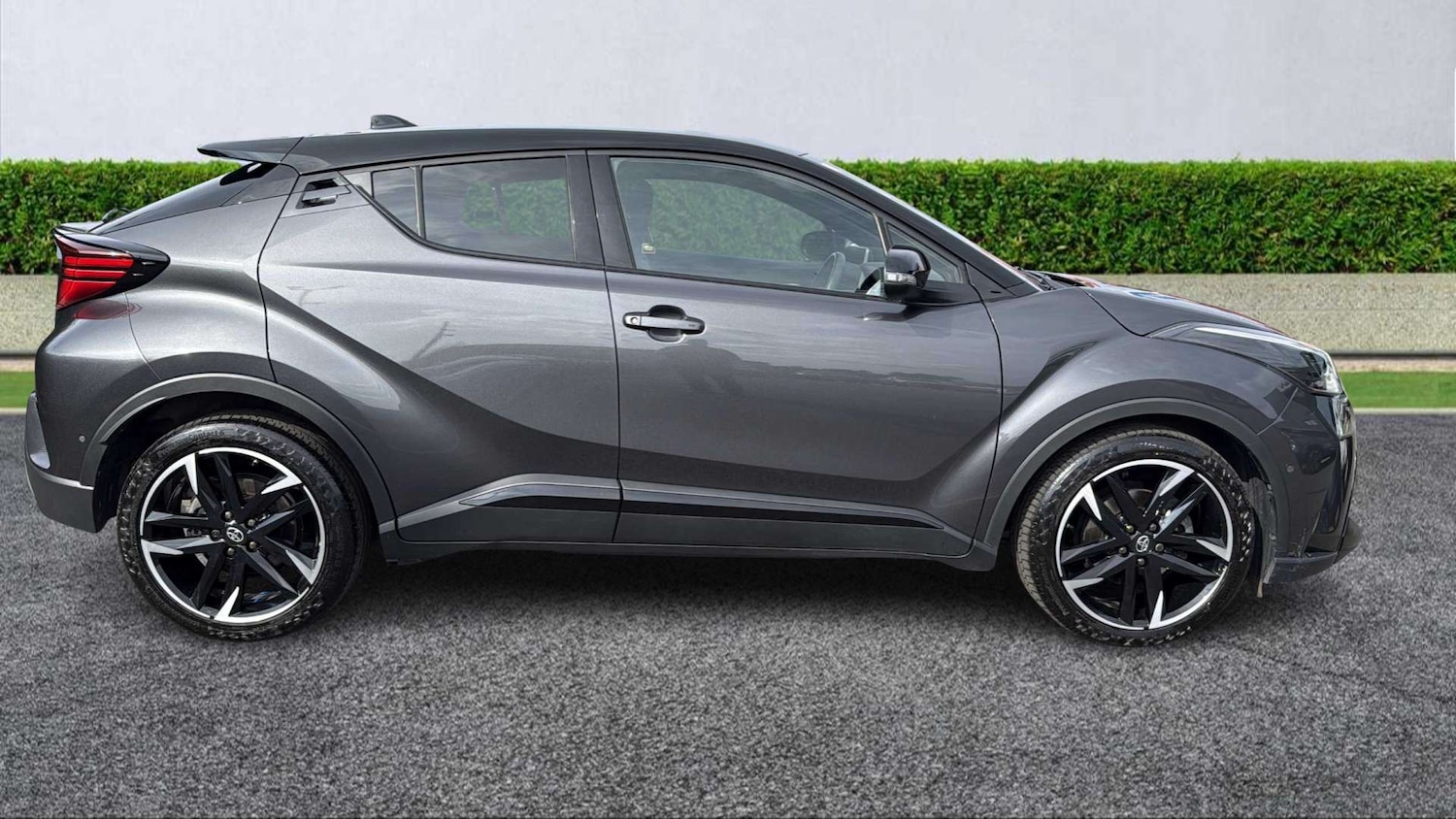 Used Toyota C-HR 2022 for sale - 76198429: Photo 2