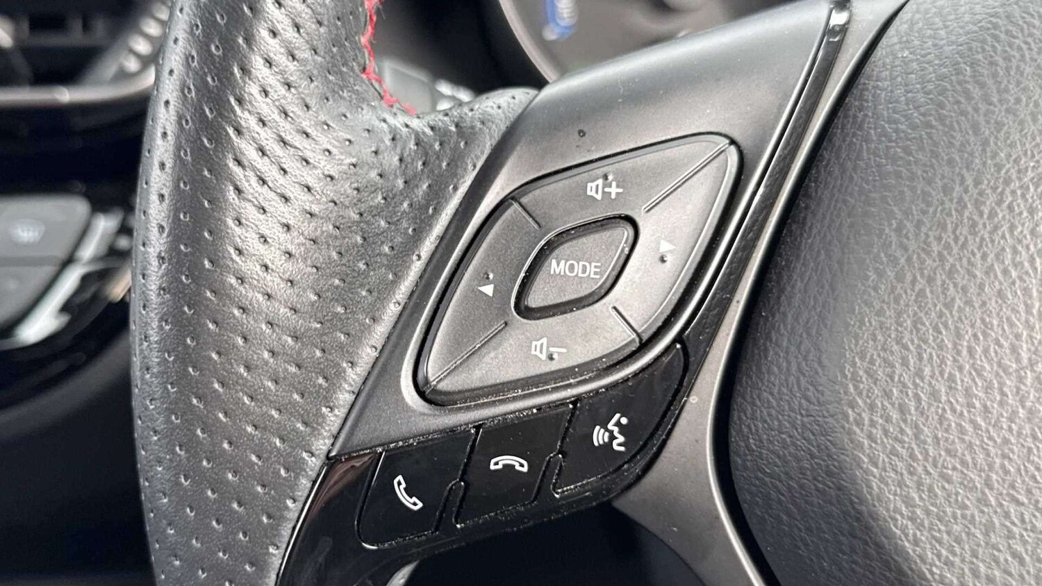 Used Toyota C-HR 2022 for sale - 76198429: Photo 28