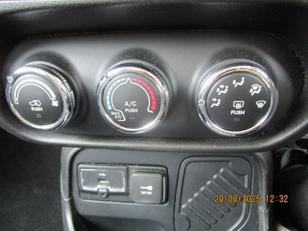 Used Jeep Renegade 2016 for sale - 75640467: Photo 30