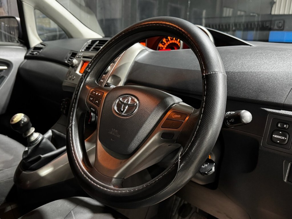 Used Toyota Verso 2010 for sale - 76356570: Photo 10