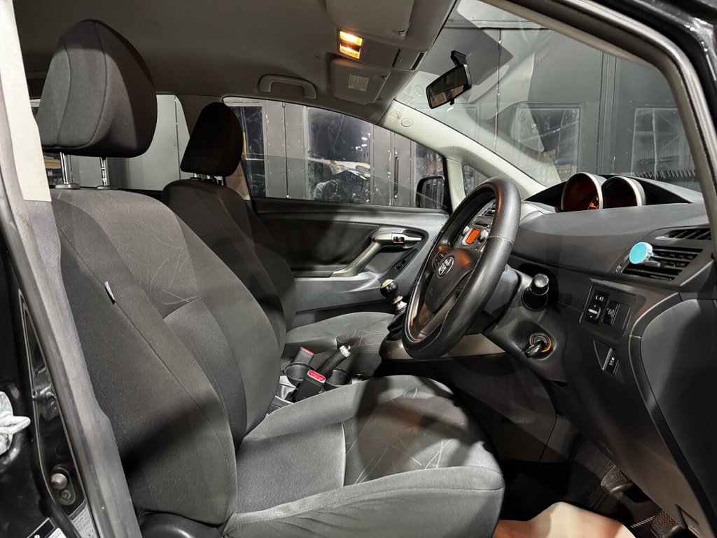 Used Toyota Verso 2010 for sale - 76356570: Photo 11