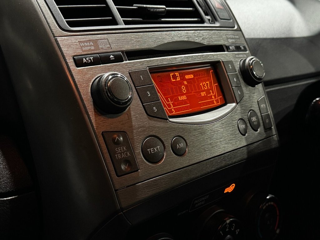 Used Toyota Verso 2010 for sale - 76356570: Photo 12