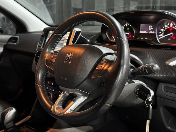 Used Peugeot 2008 2015 for sale - 76279969: Photo 11