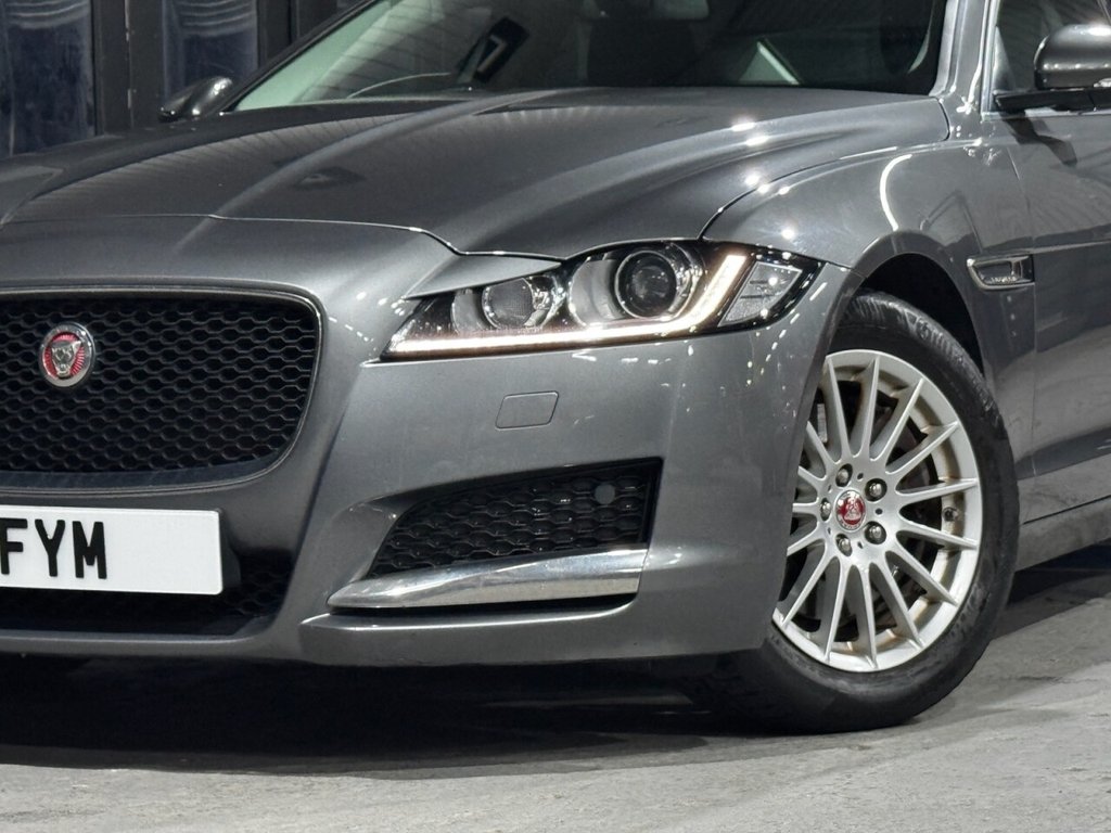 Used Jaguar XF 2017 for sale - 76327942: Photo 32