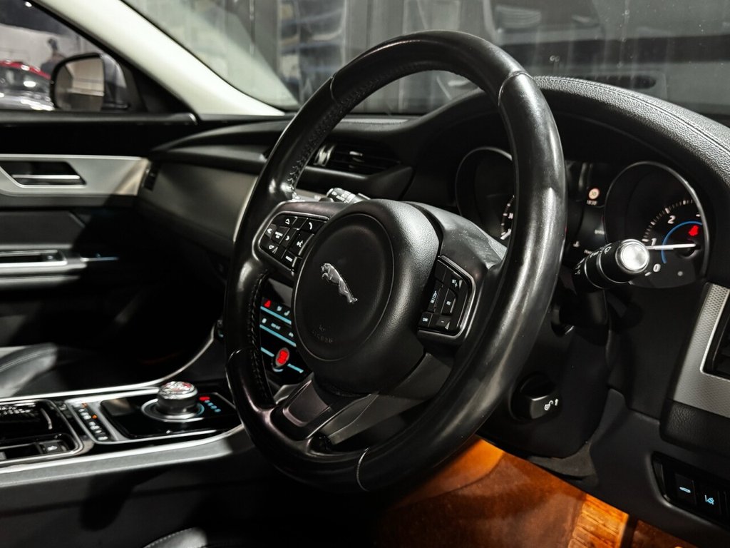 Used Jaguar XF 2017 for sale - 76327942: Photo 9