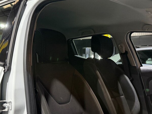 Used Renault Clio 2016 for sale - 76210508: Photo 11