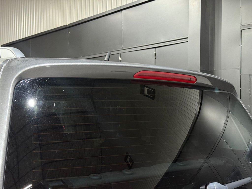 Used Volkswagen Touran 2011 for sale - 76792195: Photo 20